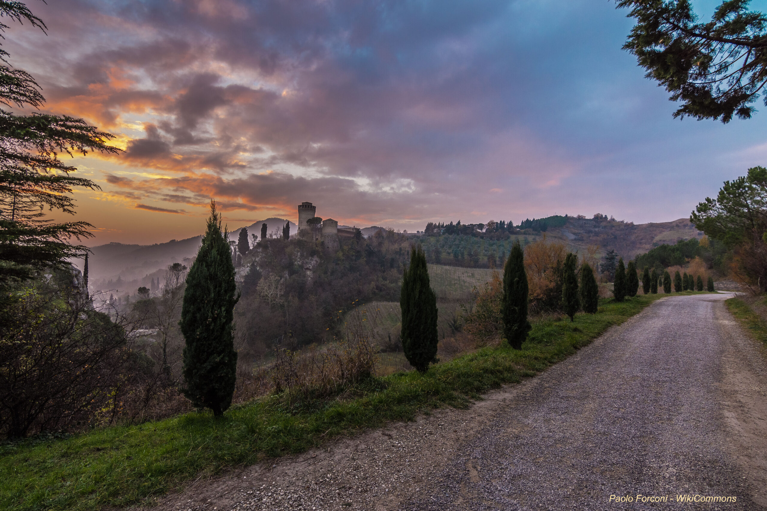 Brisighella_panorama_della_rocca_Paolo Forconi_WikiCommons (1)